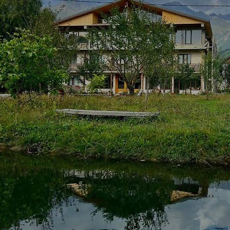 Beko'S Garden Inn Местия Экстерьер фото