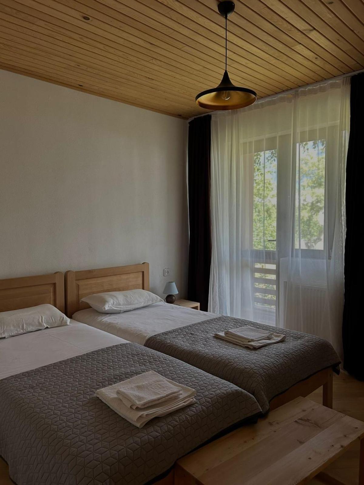 Beko'S Garden Inn Местия Экстерьер фото