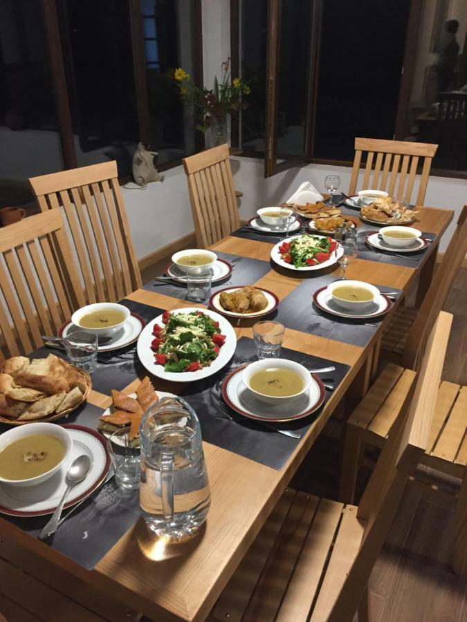 Beko'S Garden Inn Местия Экстерьер фото